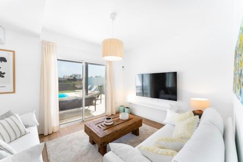 Casa Geca. Ideal villa with pool and ocean views