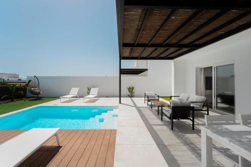 Casa Geca. Ideal villa with pool and ocean views
