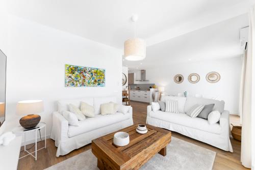 Casa Geca. Ideal villa with pool and ocean views