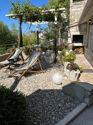 Vonkajšia záhrada v ubytovaní Romantic Stone- Studio apartman
