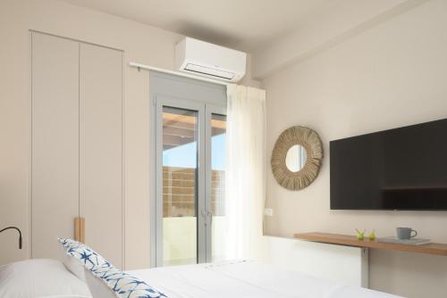 Katil atau katil-katil dalam bilik di Olvios Villas, with 35m2 Pool & SeaViews, By ThinkVilla