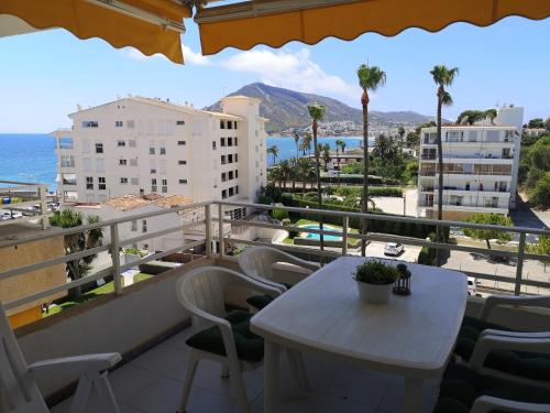 Frente al Club Naútico con piscina