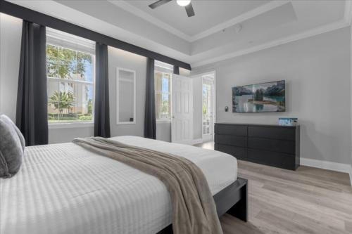 a white bedroom with a bed and windows at 3 Bedrooms 2 Bathrooms Reunion 7521-104 Md in Kissimmee