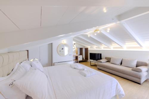 Postel nebo postele na pokoji v ubytování Nafplion Comfy Suites