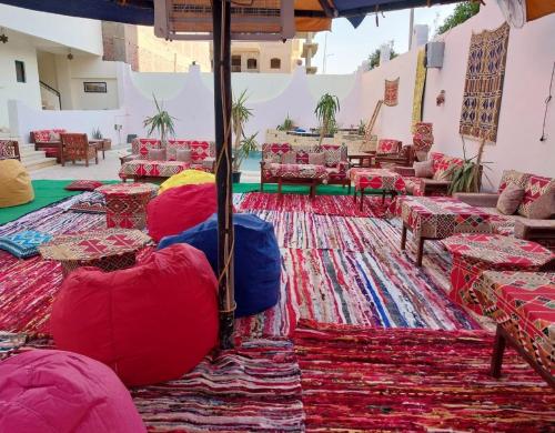 Posezení v ubytování L'Oasis de Safaga Hotel