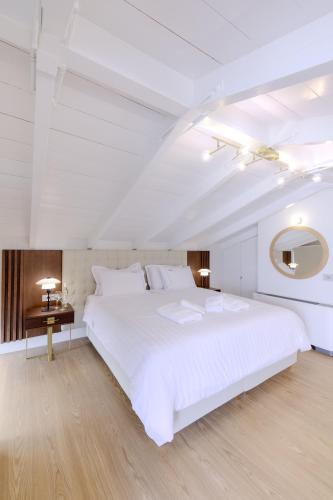 Postel nebo postele na pokoji v ubytování Nafplion Comfy Suites