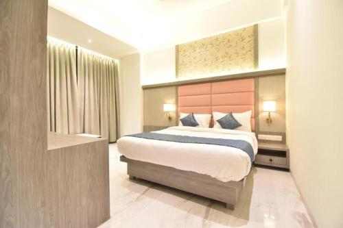 Gallery image of Glitz Hotels La Dahlia - Premium in Thane