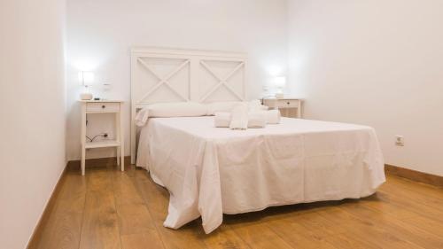 En eller flere senge i et værelse på La Corrala de Pozo Amargo - Apartamentos Aloha Toledo