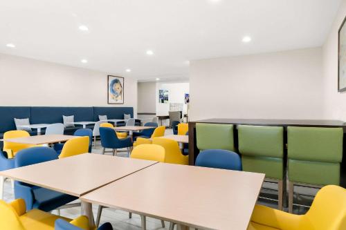 Χώρος καθιστικού στο Comfort Suites Southfield-Detroit
