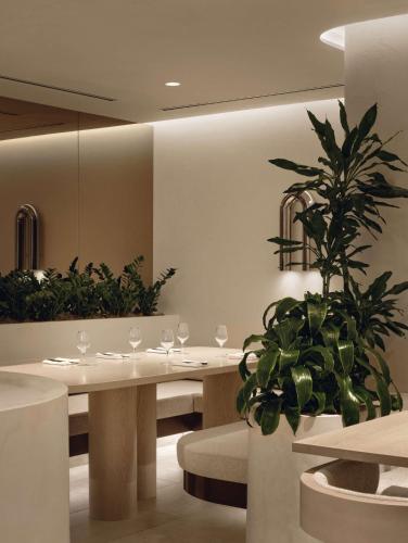 Gallery image of Vogue Hotel Montreal Downtown, Curio Collection by Hilton in Montréal