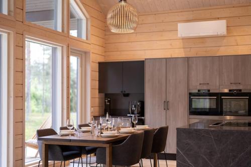 a dining room with a table and some chairs at Villa Sylvi by Hi Ylläs in Äkäslompolo
