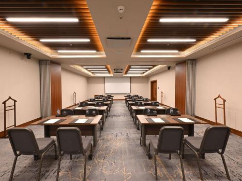 a large room with desks and chairs in it at Swissotel Uludag Bursa in Bursa