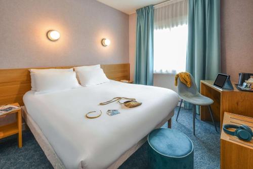 Postel nebo postele na pokoji v ubytování Sure Hotel by Best Western Centre Beaune