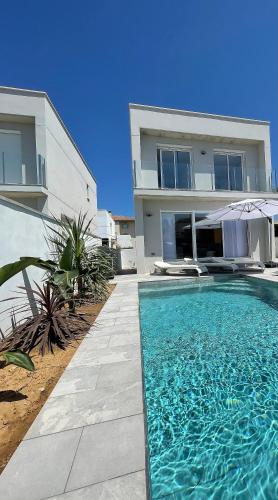 Belle villa contemporaine piscine privée