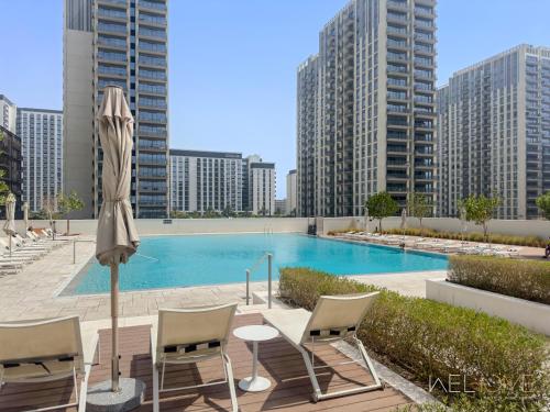 WelHome - Beautiful 1BR Apt in Dubai Hills with City View