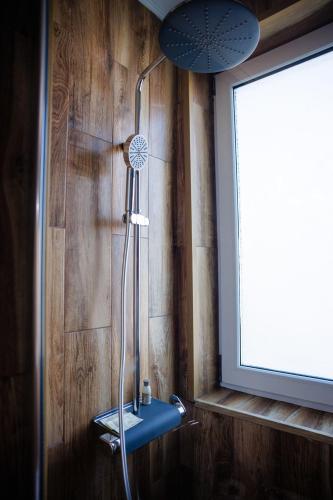 a shower in the corner of a bathroom at Complex Omnia - Apartamente Husi in Huşi
