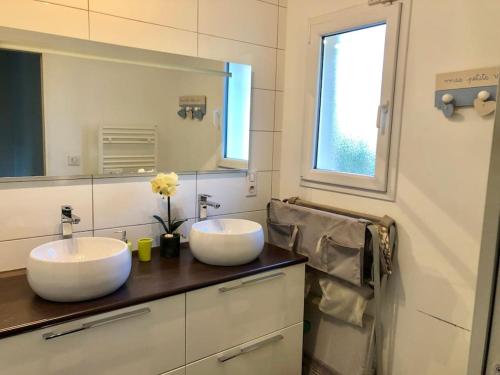 Gambar di galeri bagi Available for ten people, pool and parking included di Sisteron