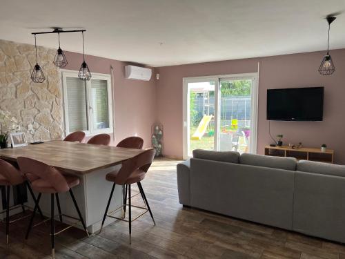 a living room with a table and a couch at La maison ensoleillée in Bérat