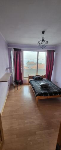 Ένα ή περισσότερα κρεβάτια σε δωμάτιο στο Unique Apartment with Balcony in Pomorie Old Town by Flat Mаnаger