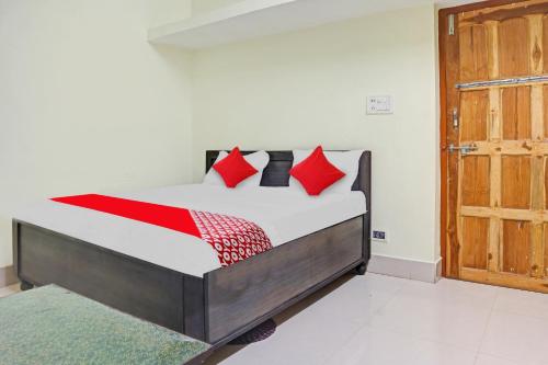 Ένα ή περισσότερα κρεβάτια σε δωμάτιο στο Hotel O Samridhi