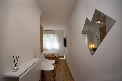 Ένα μπάνιο στο Room Levi