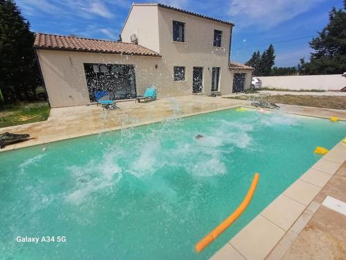 Villa moderne avec piscine