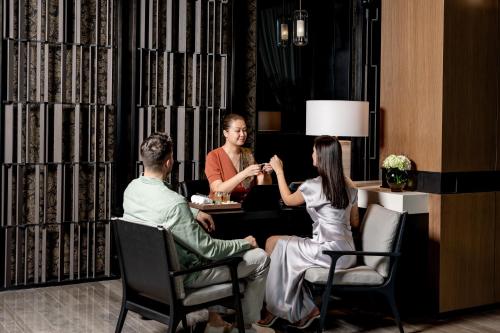 a group of people sitting around a table in a library at Banyan Tree Dubai at Bluewaters in Dubai