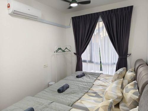 Χώρος καθιστικού στο Central Park Tampoi Larkin 2 Bedroom -New Bear Bricks Style