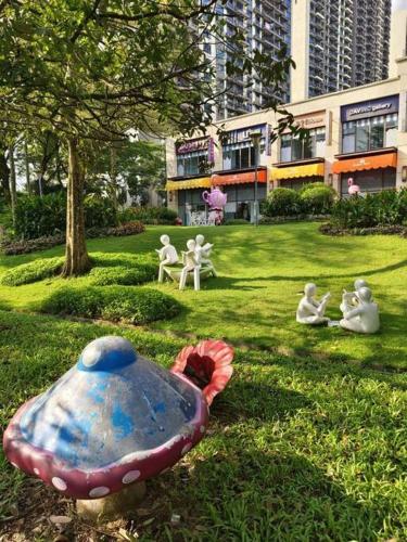 Κήπος έξω από το Central Park Tampoi Larkin 2 Bedroom -New Bear Bricks Style