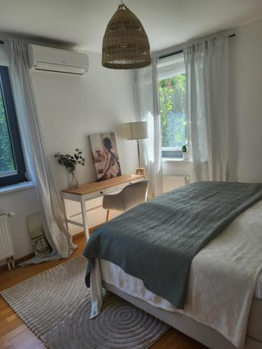 Postel nebo postele na pokoji v ubytování Apartmán v Praze 6, Sedlec