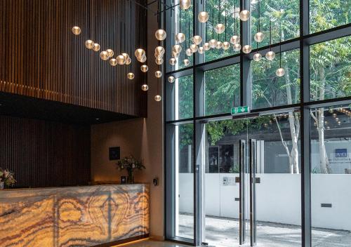 a lobby with a bench and a chandelier at Nicosia Central Park Residences in Nicosia