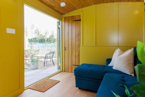Χώρος καθιστικού στο Beautifully Restored WW2 Carriage - Sleeps 6