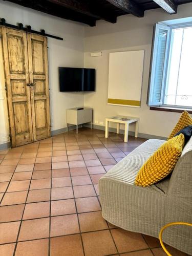 a living room with a couch and a tv at PortAllegra Charme&Relax in Bergamo