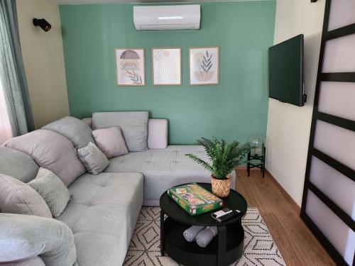 a living room with a couch and a table at Chillhouse Császárszállás in Nyíregyháza