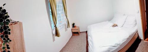 Un ou plusieurs lits dans un hébergement de l'établissement Bungalov Jozef