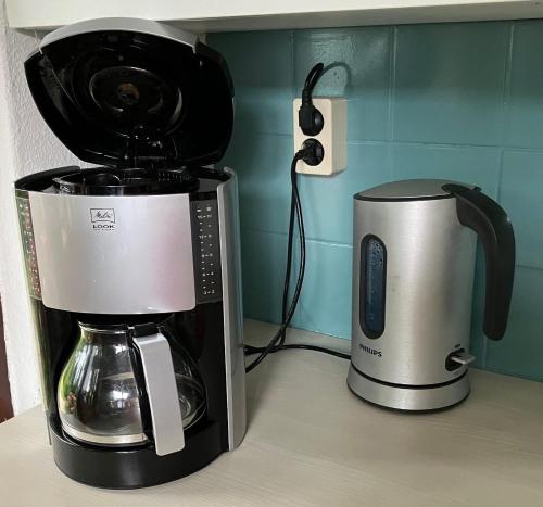 a coffeemaker sitting on a counter next to a coffee maker at Natuurhuisje Eartswoud in Aartswoud