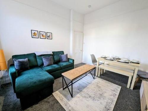 Posezení v ubytování Enjoy 3 Br Home Perfect For Family Work & Friends