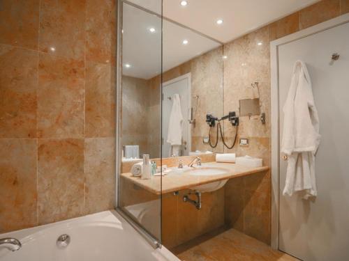Kúpeľňa v ubytovaní Hotel Acquaviva Del Garda