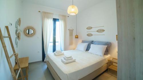 a bedroom with a bed with towels on it at Plaka Divani in Plaka