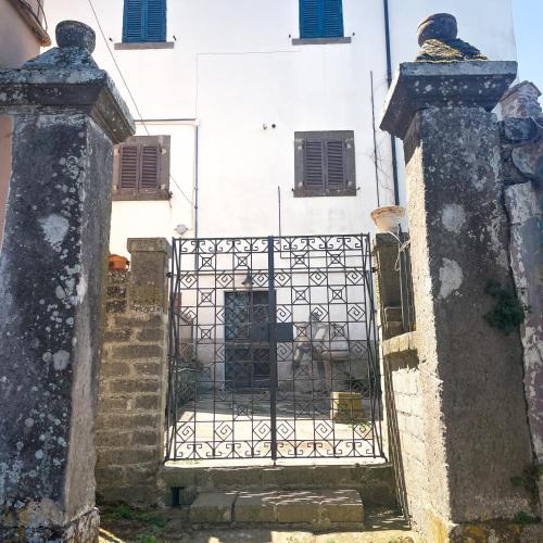 an iron gate in front of a white building at La casa di Anastasiia in Vitorchiano