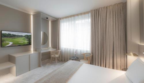 a hotel room with a bed and a television at Carlemany Girona in Girona