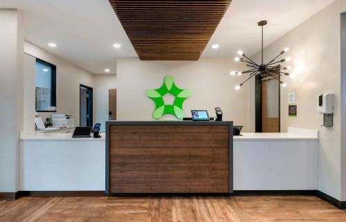 an office with a reception desk with a green star on the wall at Extended Stay America Premier Suites - Belgrade - Bozeman - Yellowstone Airport in Belgrade