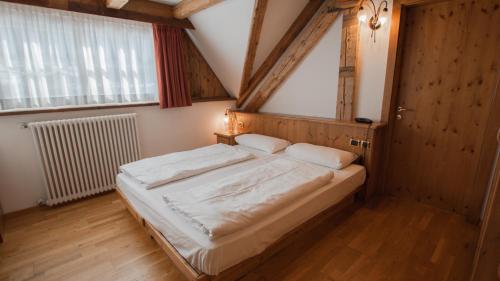 a bedroom with a large bed in a room at Hotel Dolomiti Schloss in Canazei