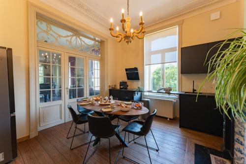a dining room with a table and chairs at Manoir du Moulin in Berloz