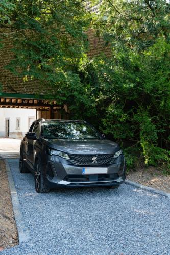 a black car parked in a parking lot at Manoir du Moulin in Berloz