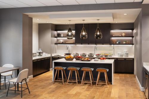 Kuchyň nebo kuchyňský kout v ubytování Dallas/Fort Worth Marriott Hotel & Golf Club at Champions Circle