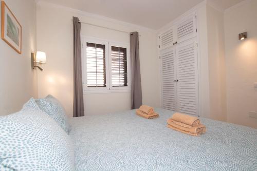 Ένα ή περισσότερα κρεβάτια σε δωμάτιο στο Apartamentos Juan Benítez