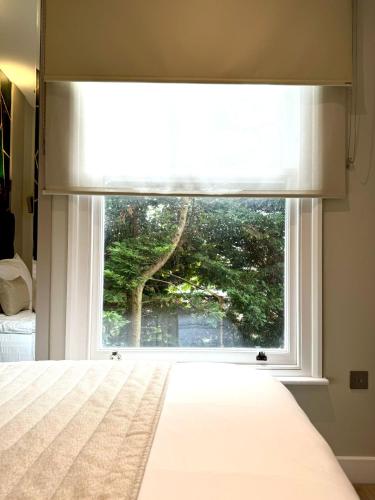 a window with a white blind in a room at NOX Richmond in Richmond