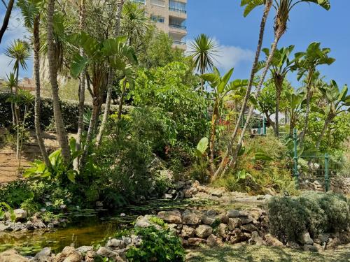 Apartamento con vistas al mar y piscina en Benalmadena