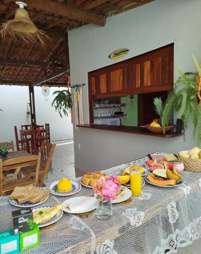 a table with plates of food on top of it at Villa dos Coqueirais in Icaraí
